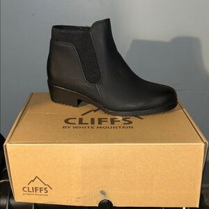 Cliffs by WHITE MOUNTAIN Sleek Black Boots